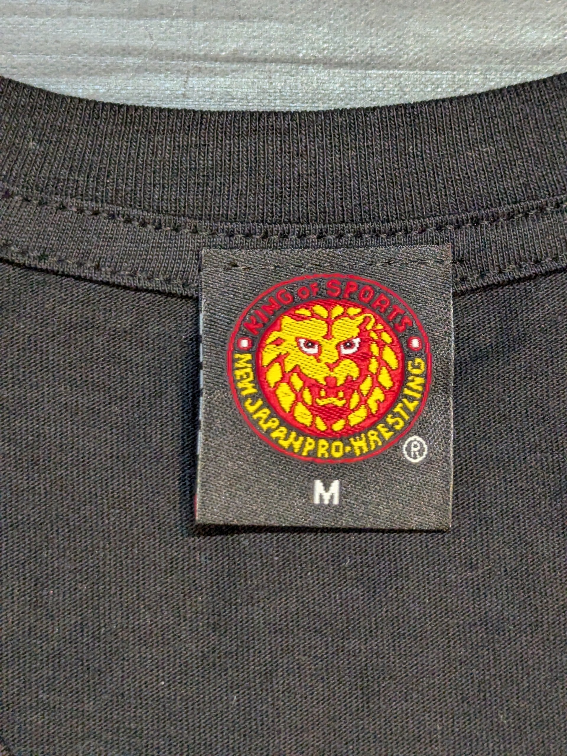 直筆サイン入り】オカダ・カズチカ VネックTシャツ – 闘道館