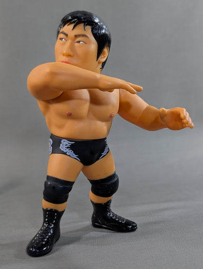 Kenta Kobashi  (black pants)