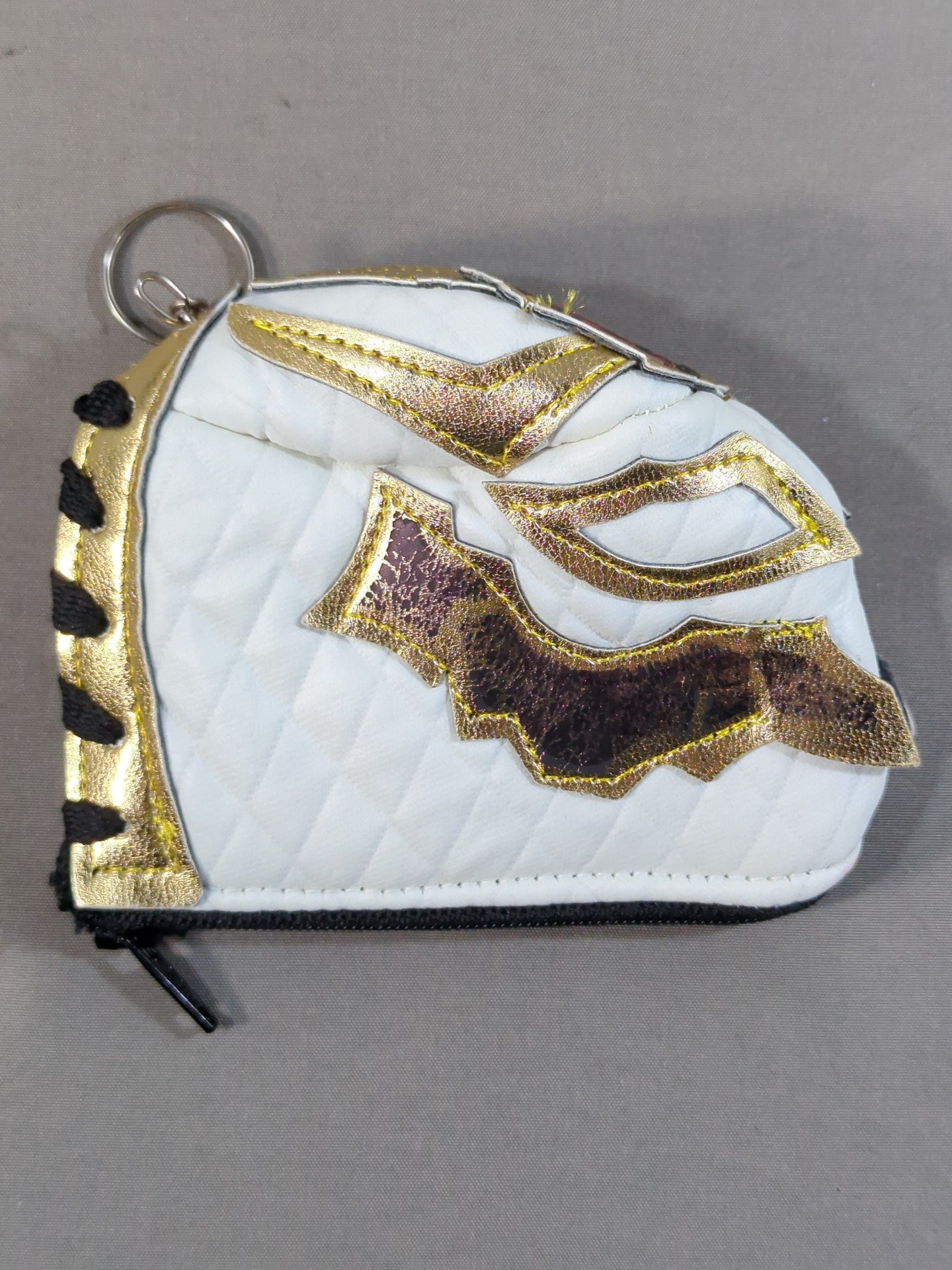 BUSHI  Mask Coin Case & Keychain (White, × Gold)
