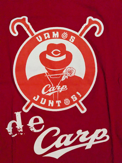 Hiroshima Toyo Carp ×Tetsuya Naito "VAMOS JUNTOS!" T-shirt (red)