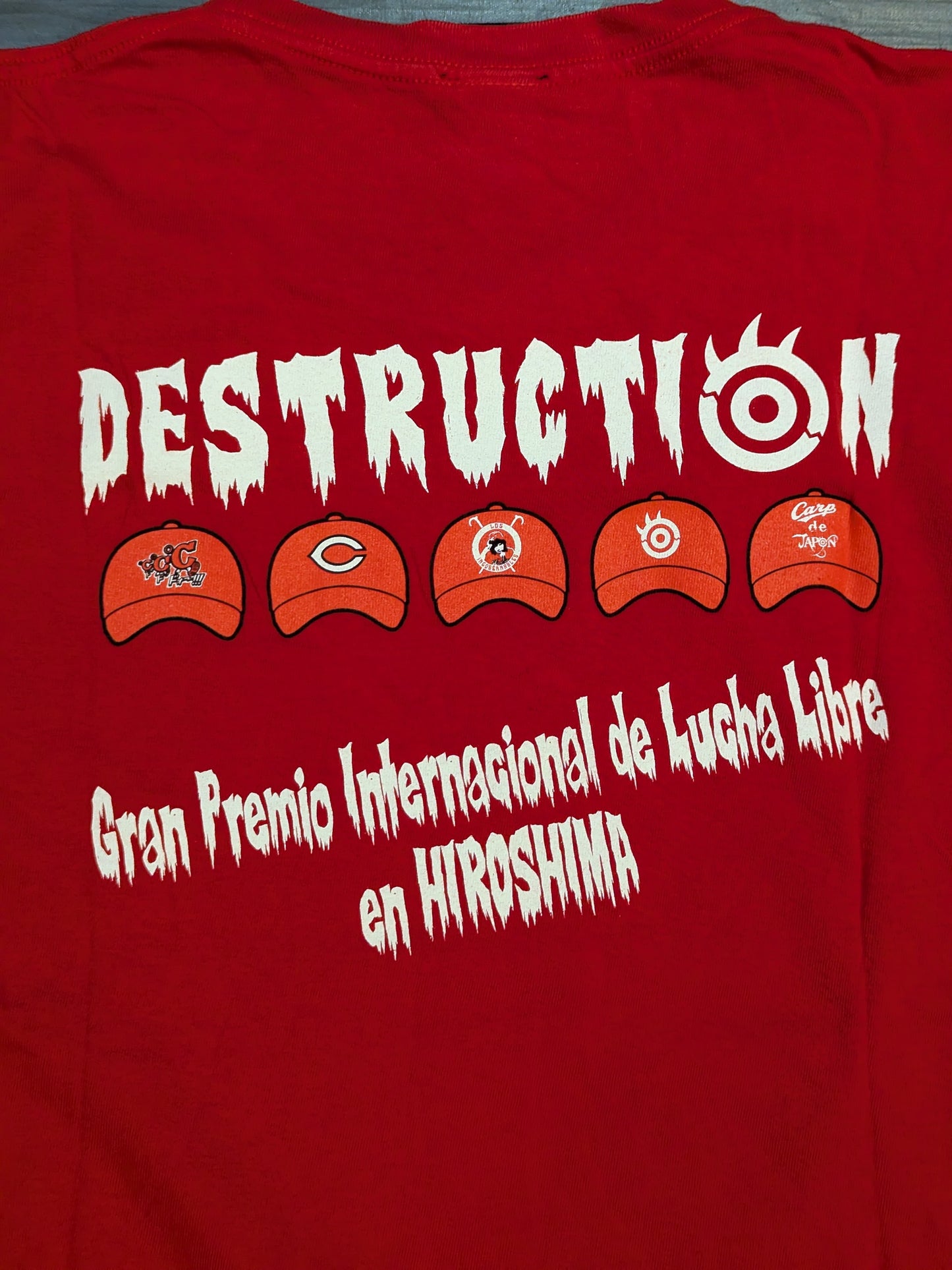Hiroshima Toyo Carp ×Tetsuya Naito "VAMOS JUNTOS!" T-shirt (red)