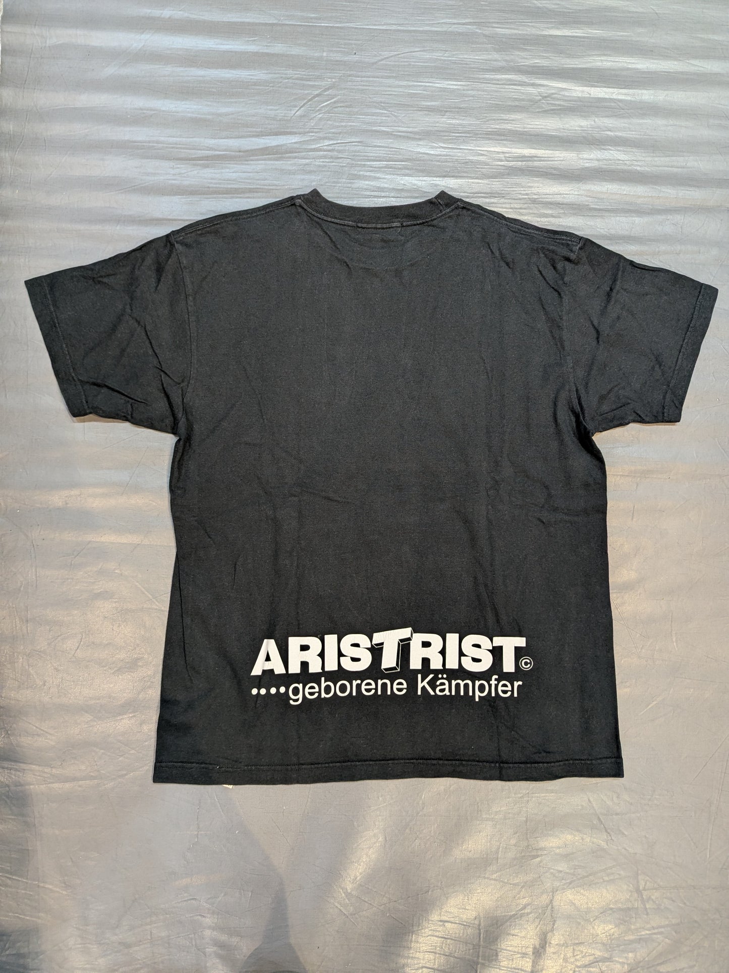 ARISTRIST AT ロゴ Tシャツ(ブラック)