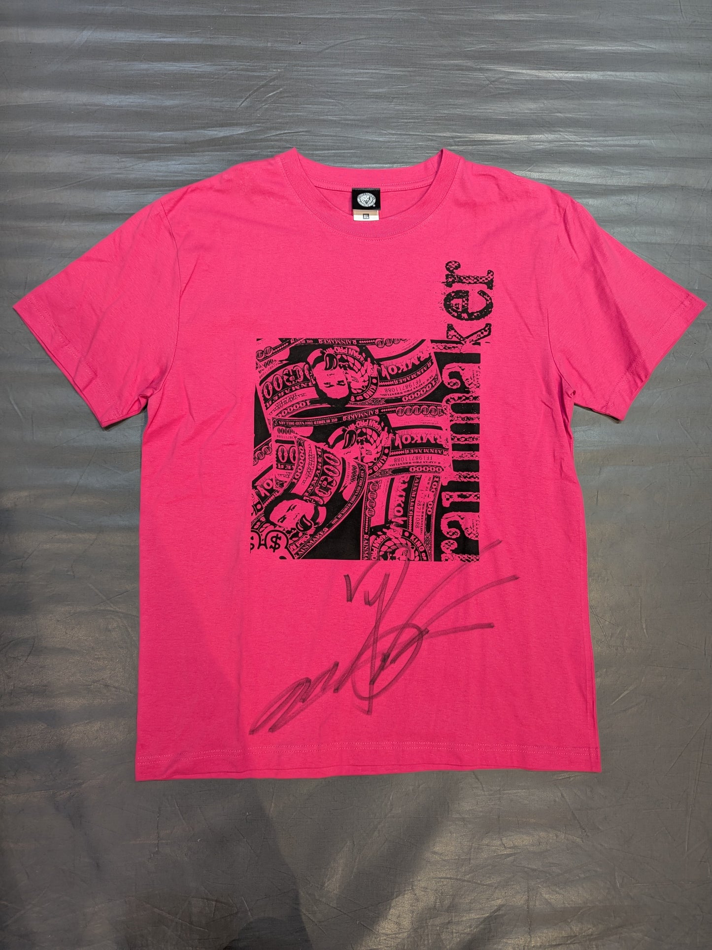 【hand signed autograph】 Kazuchika Okada " bookoo bucks T-shirt