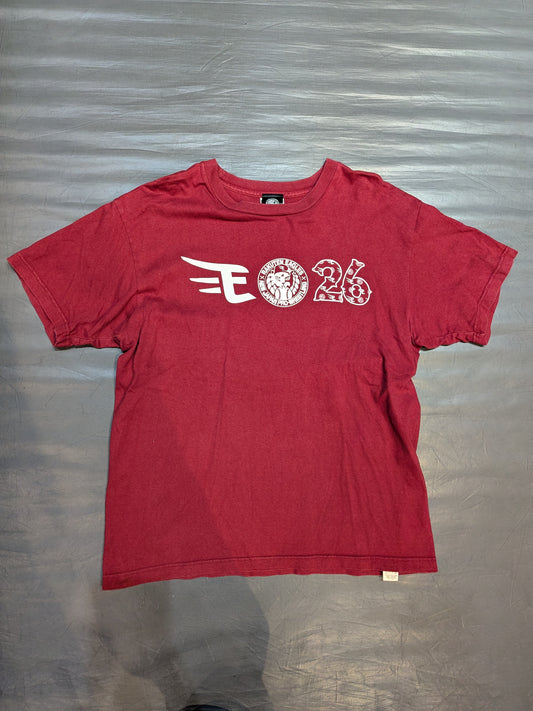 東北楽天ゴールデンイーグルス×NJPW 2ndコラボ「E26」Tシャツ(グリムゾンレッド)