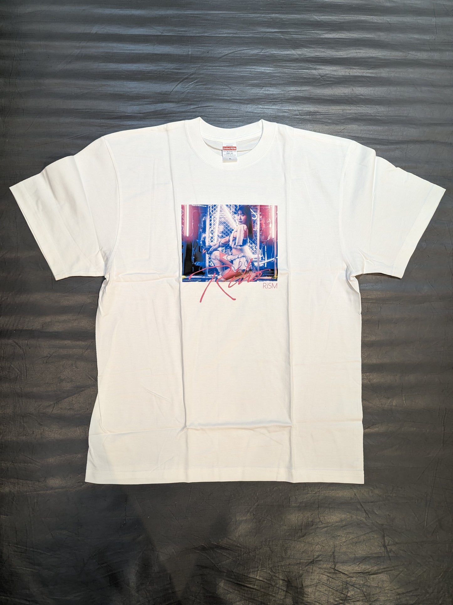 里歩「Neon」Tシャツ(ホワイト)