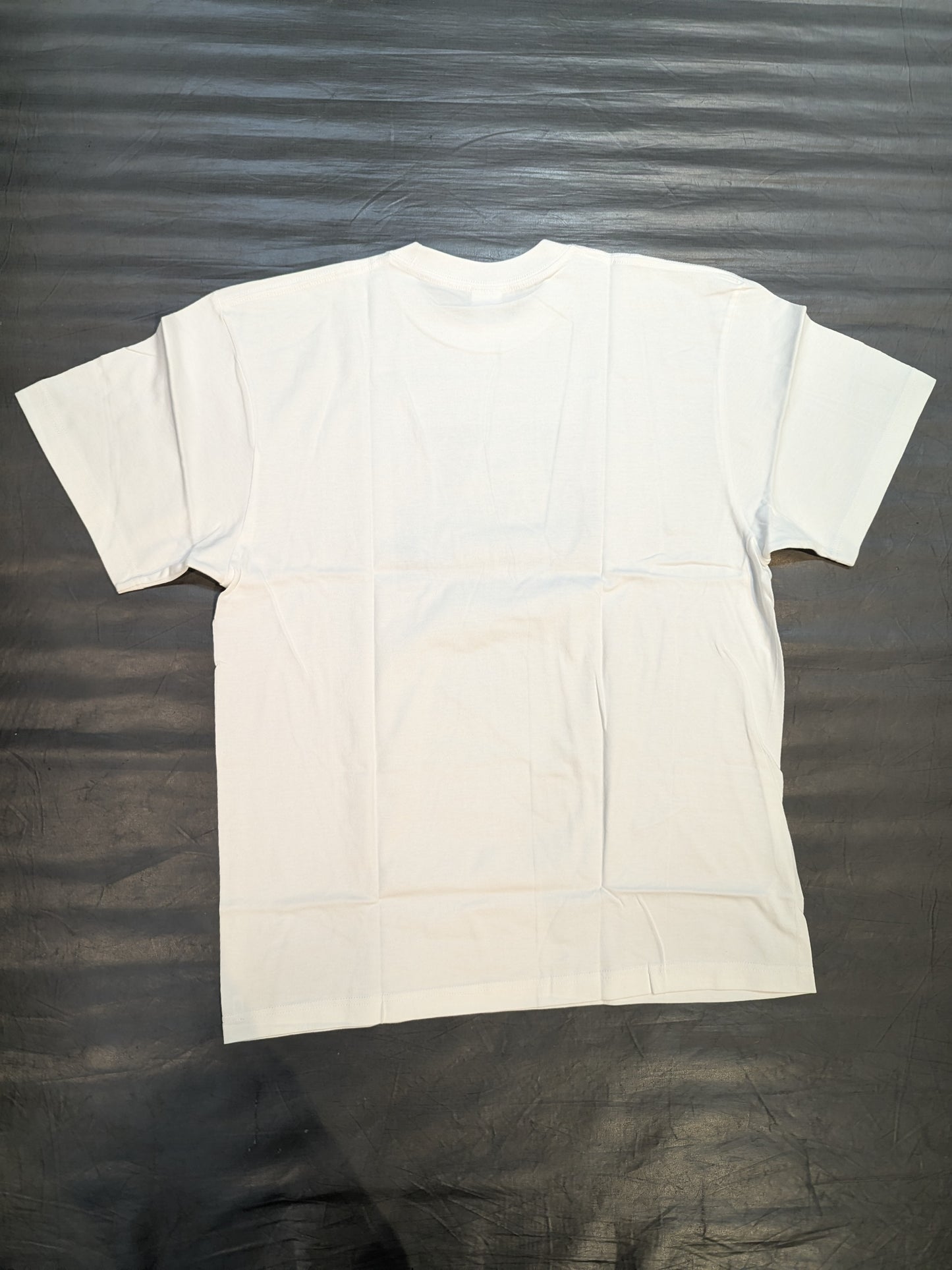 里歩「Neon」Tシャツ(ホワイト)