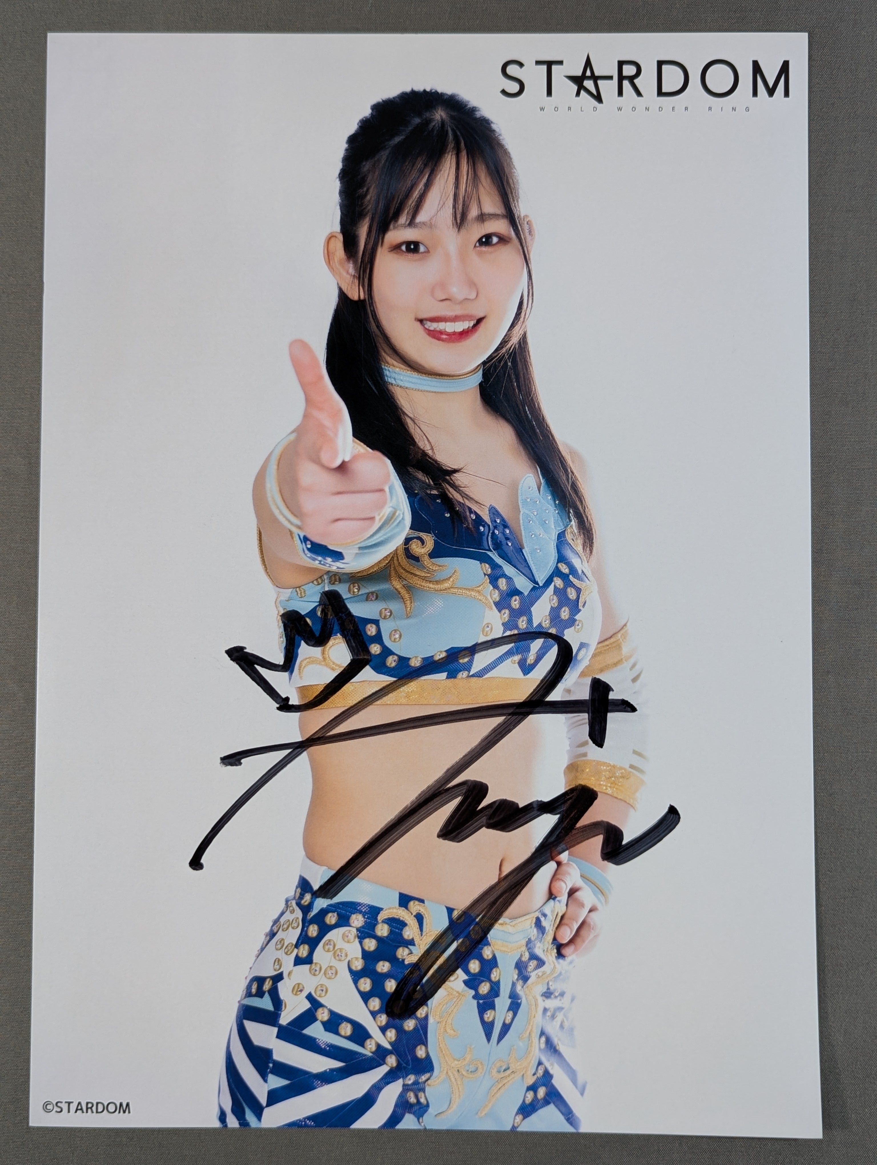 天咲光由 直筆サイン入り スターダムポートレート(K-9) – 闘道館