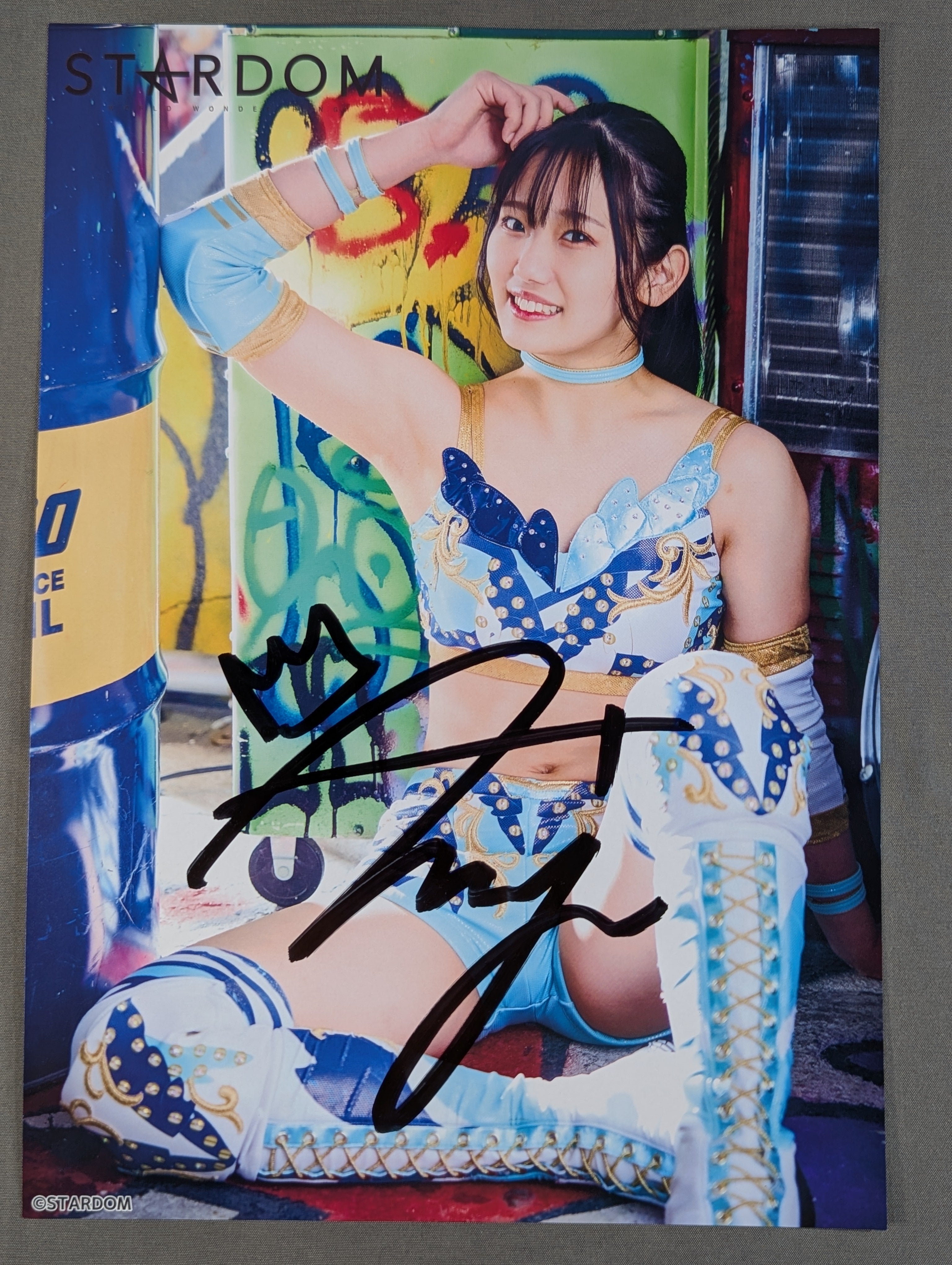 天咲光由 直筆サイン入り スターダムポートレート(L-1) – 闘道館