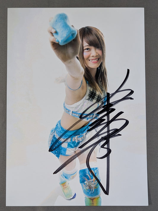 Mayu Iwatani  hand signed autograph  Starda Mu Pro-Photo (A-5)