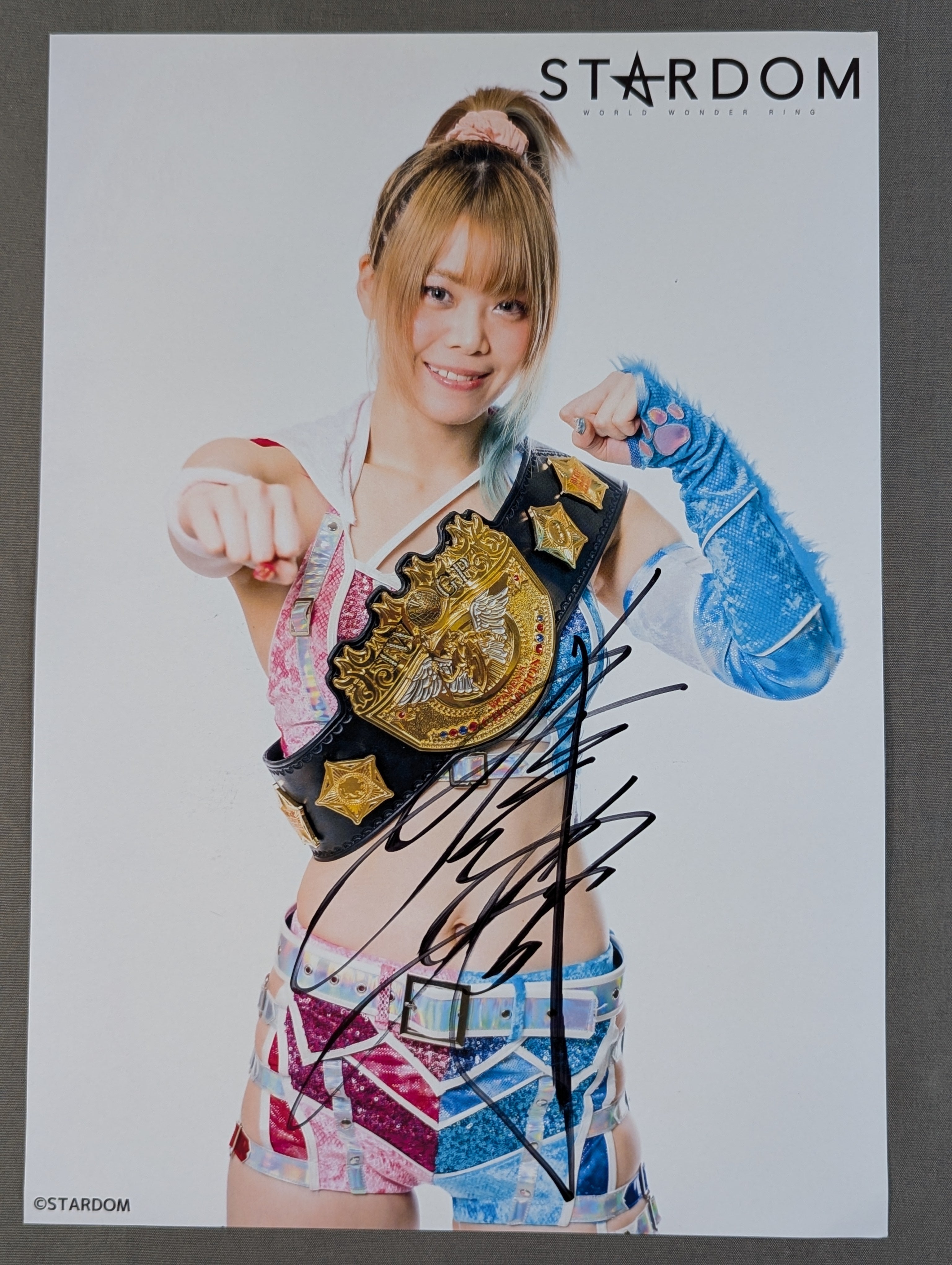 ☆IWGP☆ 岩谷麻優 直筆サイン入り スターダムポートレート(A-8) – 闘道館