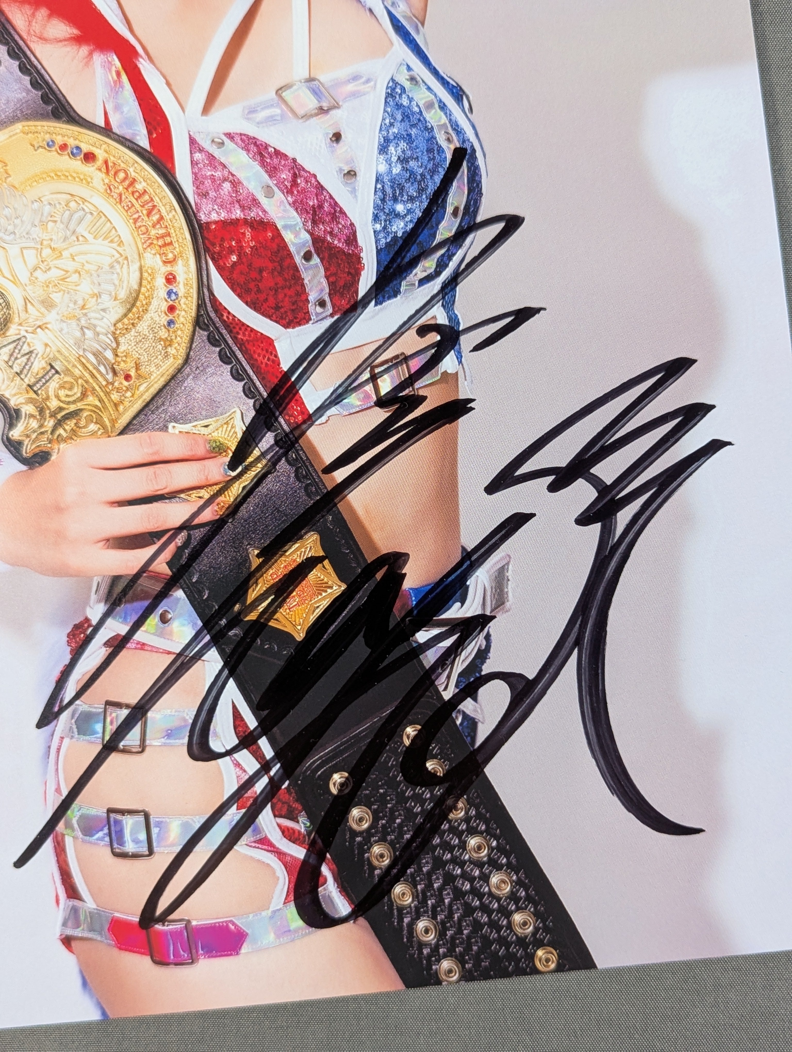 ☆IWGP☆ 岩谷麻優 直筆サイン入り スターダムポートレート(A-9) – 闘道館