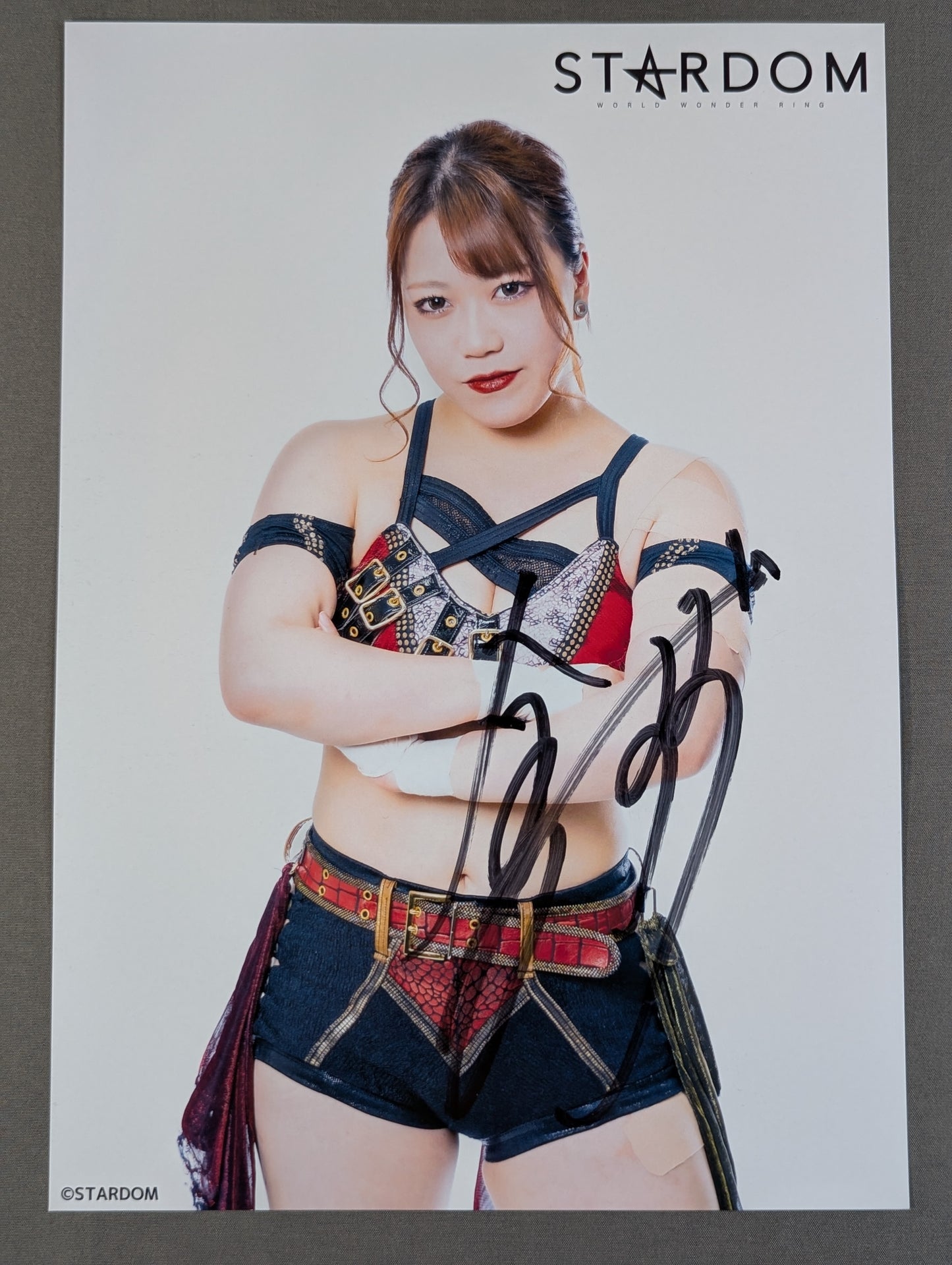 鈴季すず 直筆サイン入り スターダムポートレート(C-1)