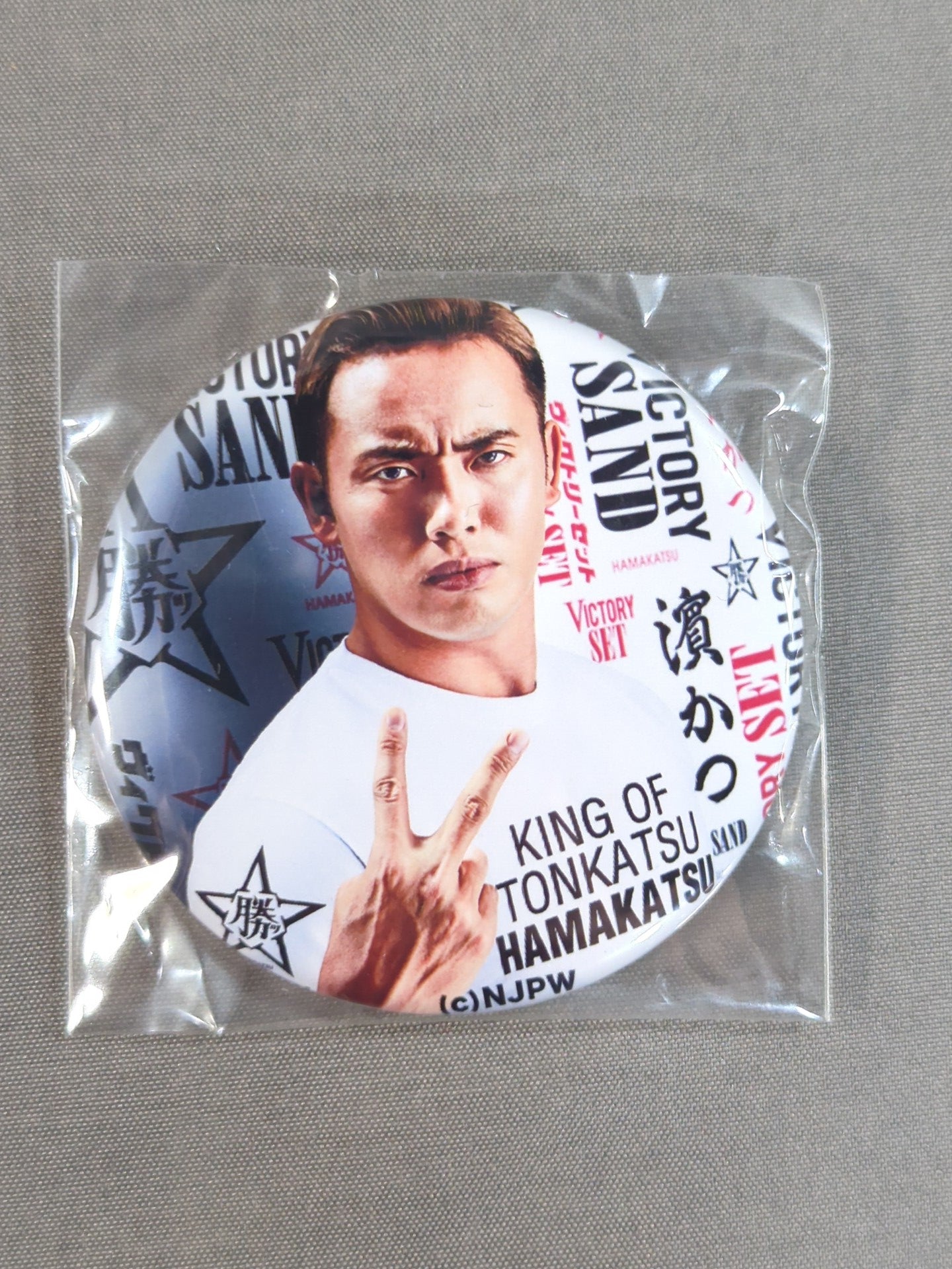 ★ Katsu Hama×New Japan Pro Wrestling  ★ Kazuchika Okada  PinBack button 