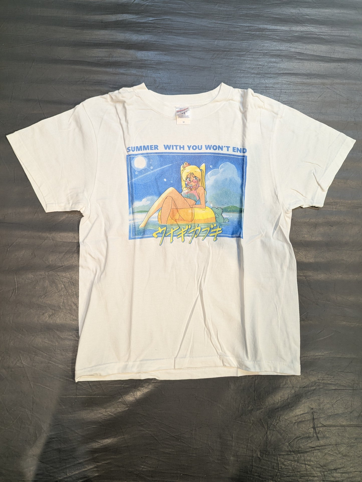 UNAGI SAYAKA: "Can I appraise it as sweeter than watermelon, deeper than the sea, and a bit scent?" T-shirt (White)