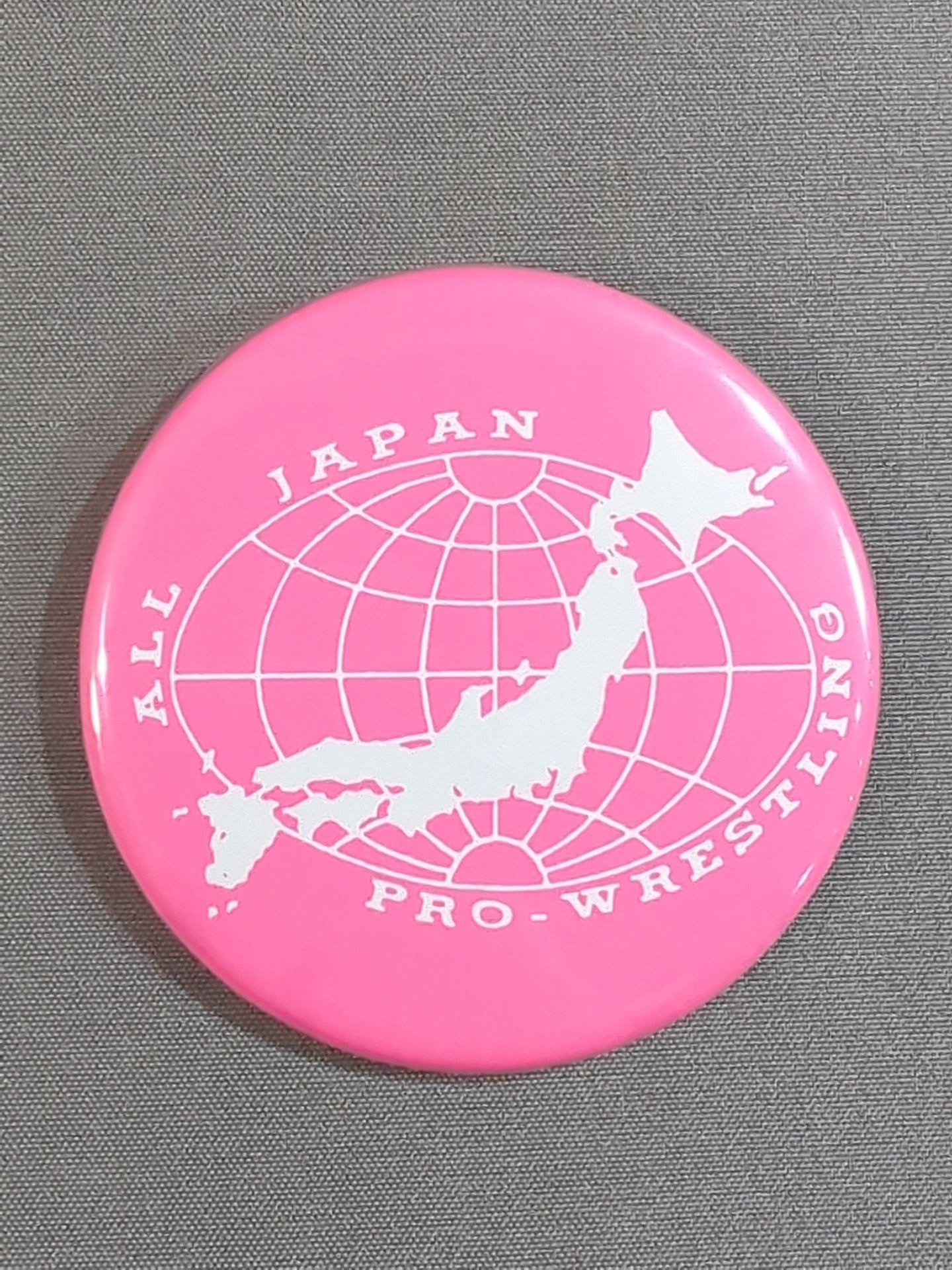 全日本プロレス 団体ロゴ 缶バッジ(ピンク)