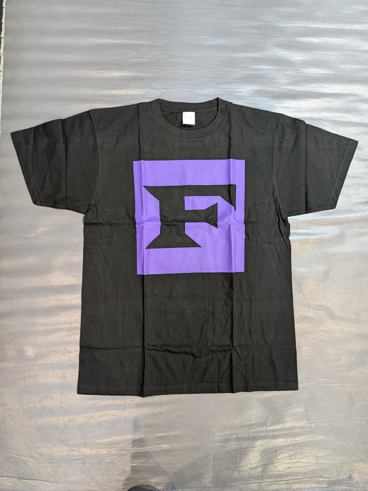 藤田ミノル「F」Tシャツ(ブラック×パープル)