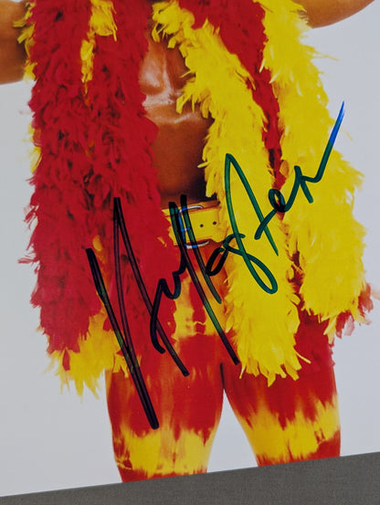 Hulk Hogan  hand signed autograph Pro-Photo 