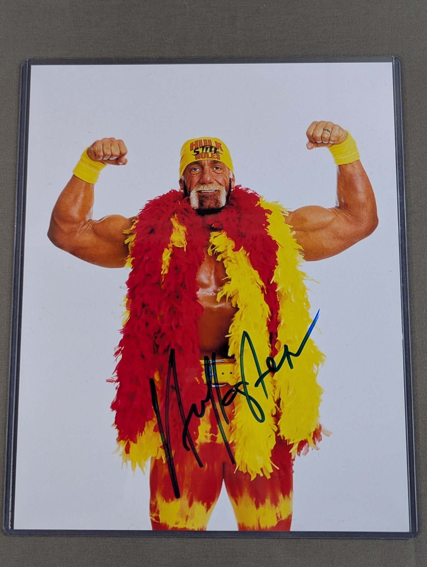 Hulk Hogan  hand signed autograph Pro-Photo 