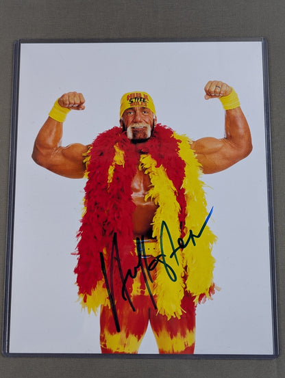 Hulk Hogan  hand signed autograph Pro-Photo 
