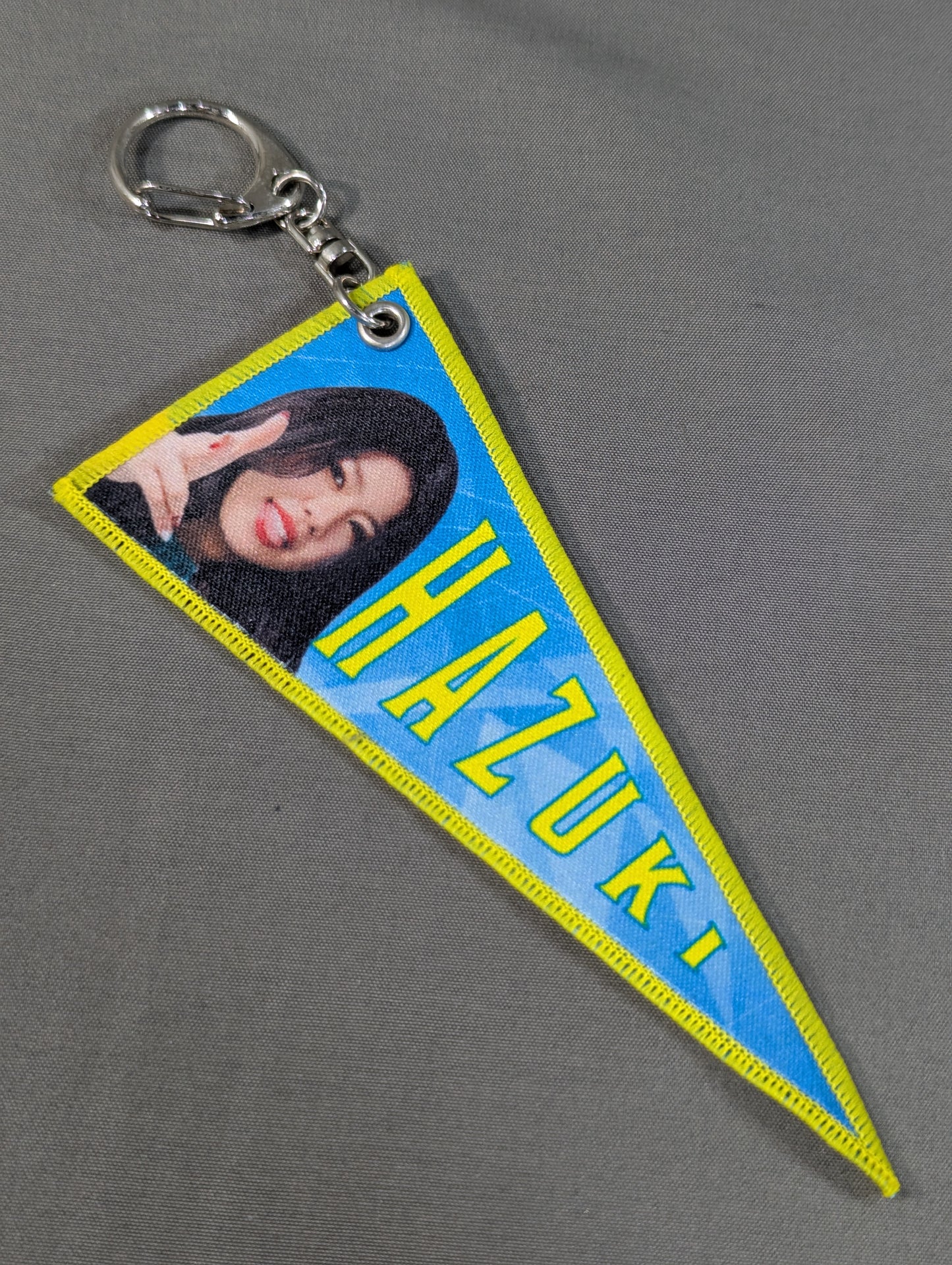 Hazuki random pennant style keychain