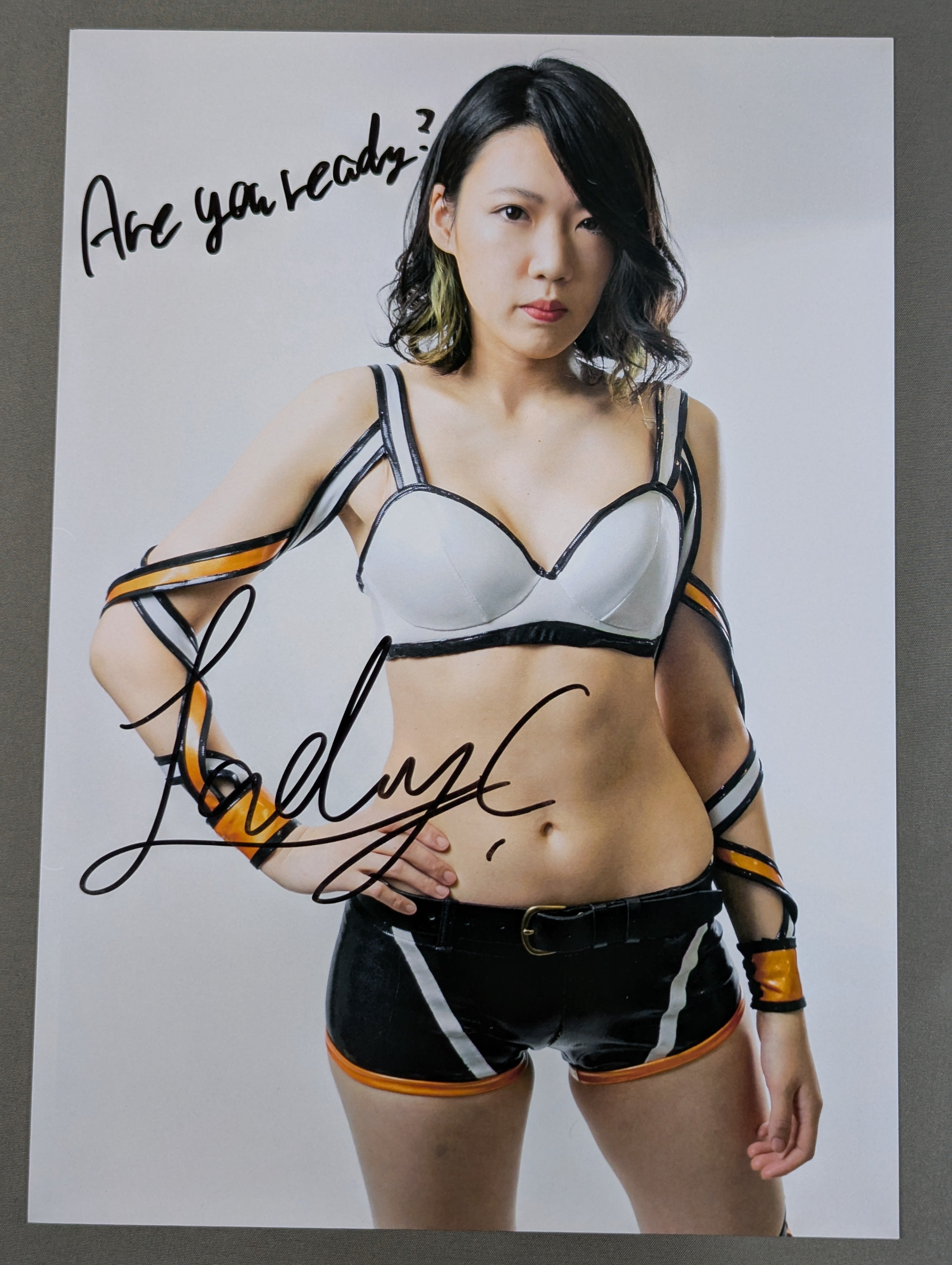 レディ・C 直筆サイン入り スターダムポートレート(G-6) – 闘道館