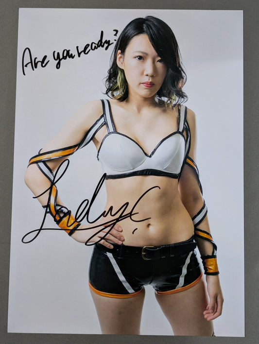 レディ・C 直筆サイン入り スターダムポートレート(G-6)