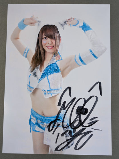 Mayu Iwatani  hand signed autograph  Starda Mu Pro-Photo (B-4)