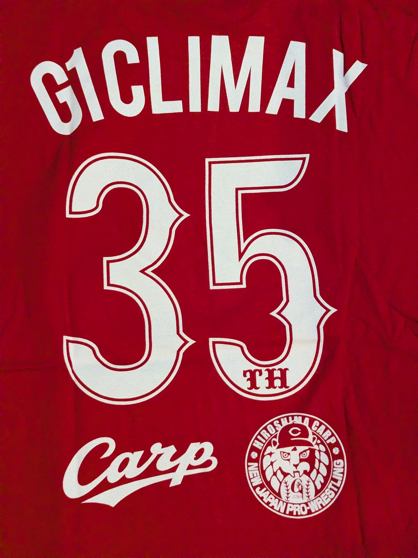 広島東洋カープ×新日本プロレス「G1 CLIMAX 35」コラボTシャツ(レッド)