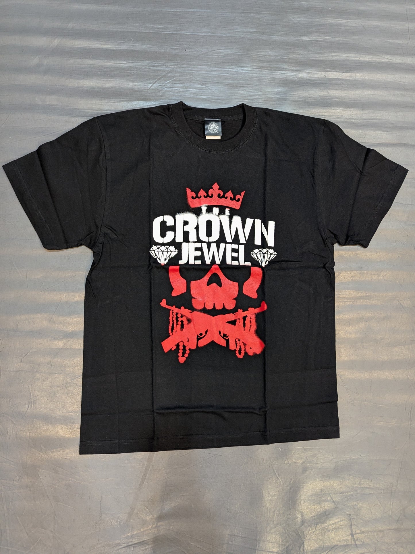 チェーズ・オーエンズ「CROWN JEWEL」Tシャツ(ブラック×レッド)