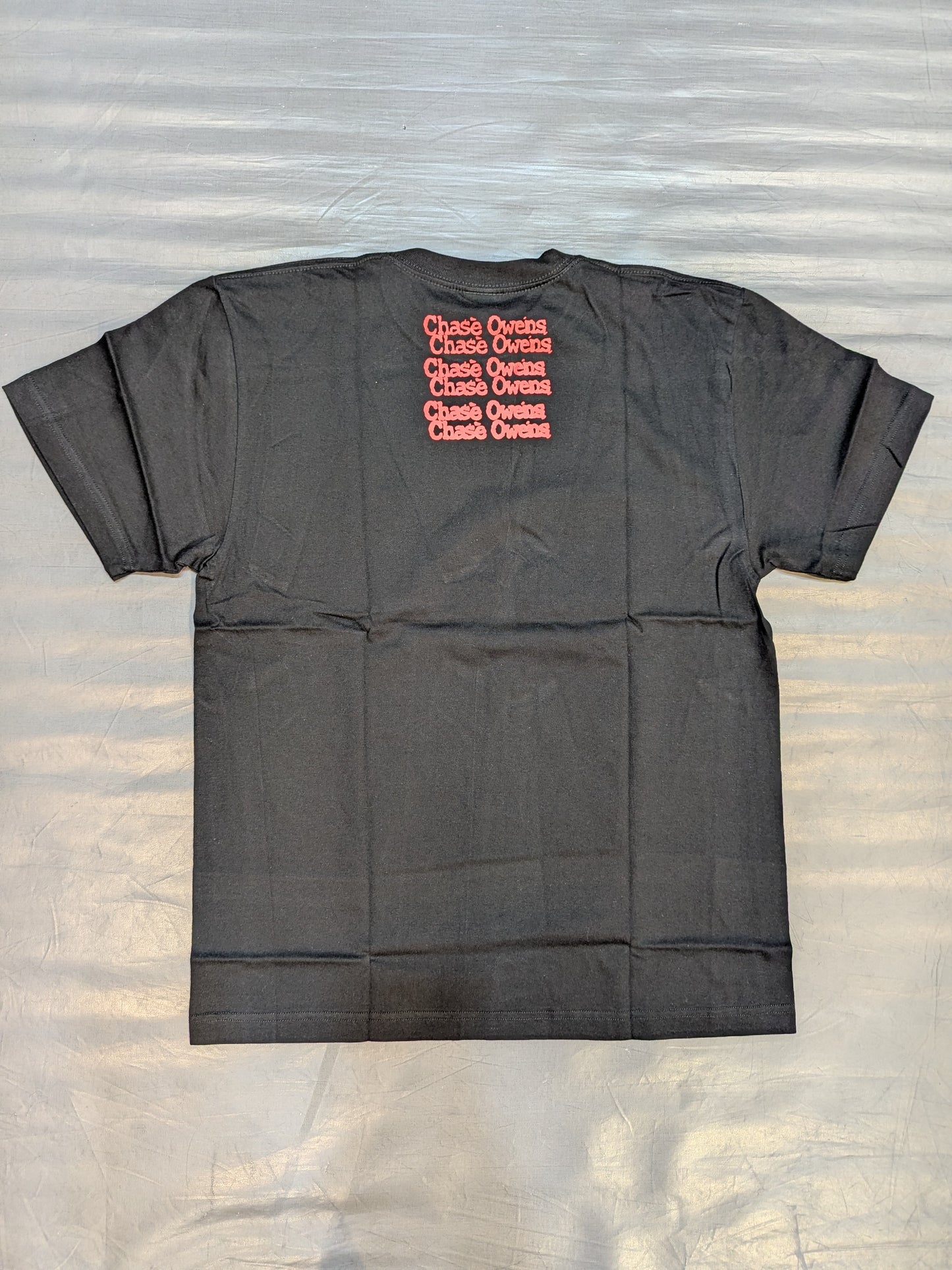 チェーズ・オーエンズ「CROWN JEWEL」Tシャツ(ブラック×レッド)
