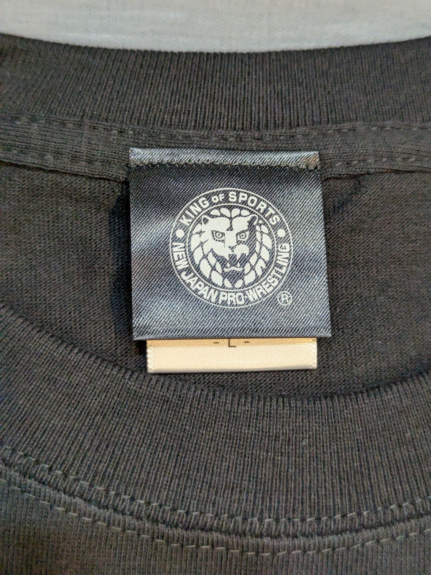 チェーズ・オーエンズ「CROWN JEWEL」Tシャツ(ブラック×レッド)