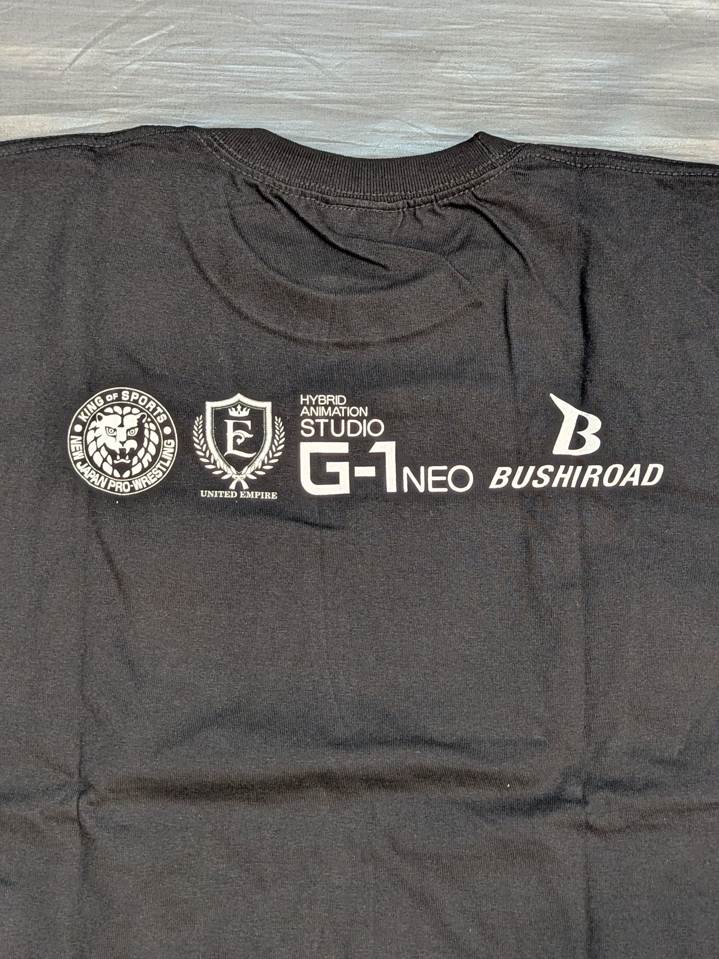 Great -O-Khan× Masami Ohari "NJPW Robo" T-shirt ~ What does that right hand grab ~ (Black)