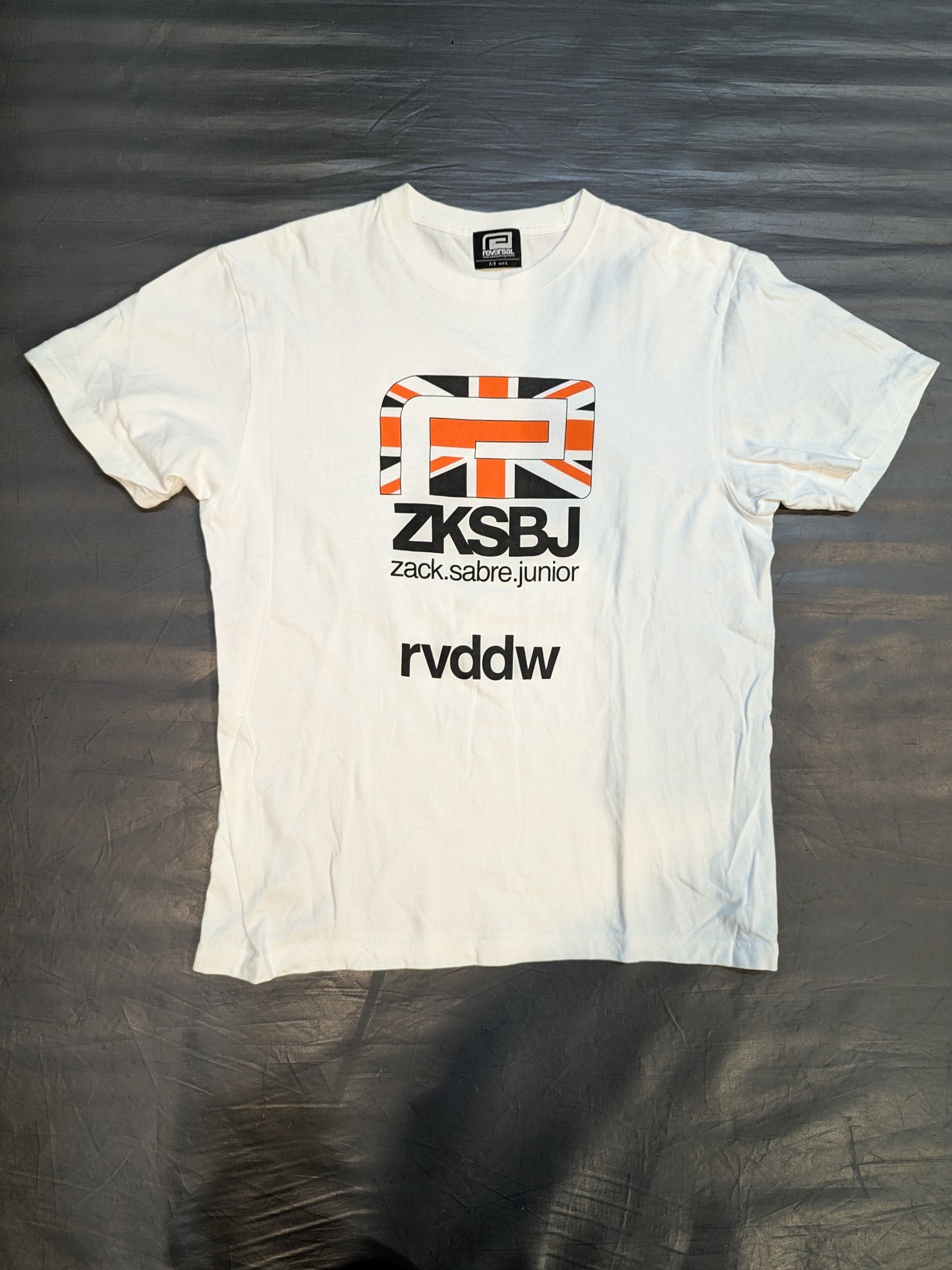 ザック・セイバーJr.「ZSJ BIG MARK」Tシャツ(ホワイト)