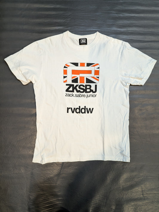 ザック・セイバーJr.「ZSJ BIG MARK」Tシャツ(ホワイト)
