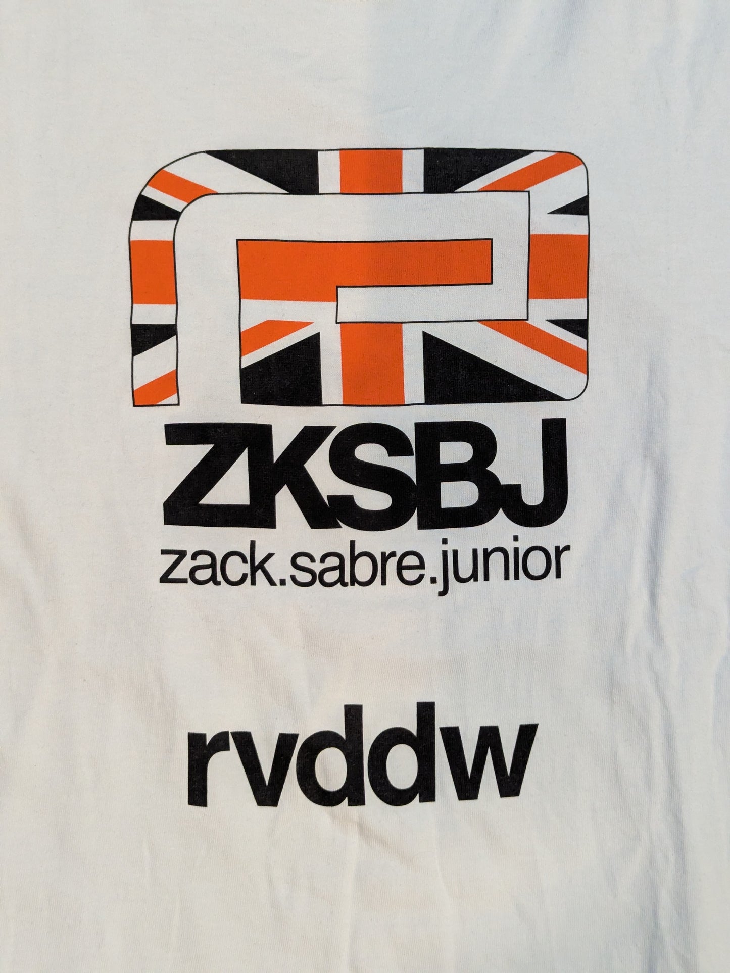 ザック・セイバーJr.「ZSJ BIG MARK」Tシャツ(ホワイト)