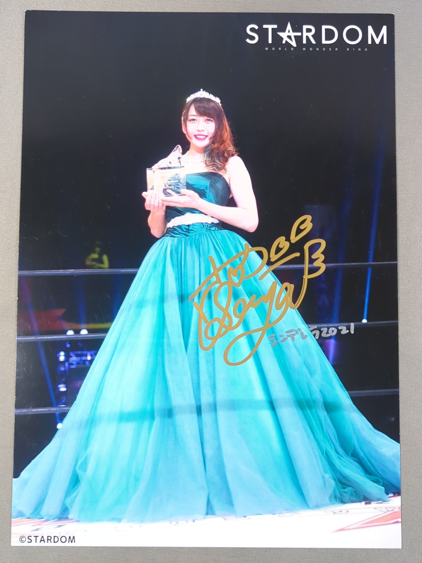 上谷沙弥 直筆サイン入り スターダムポートレート(D-1)
