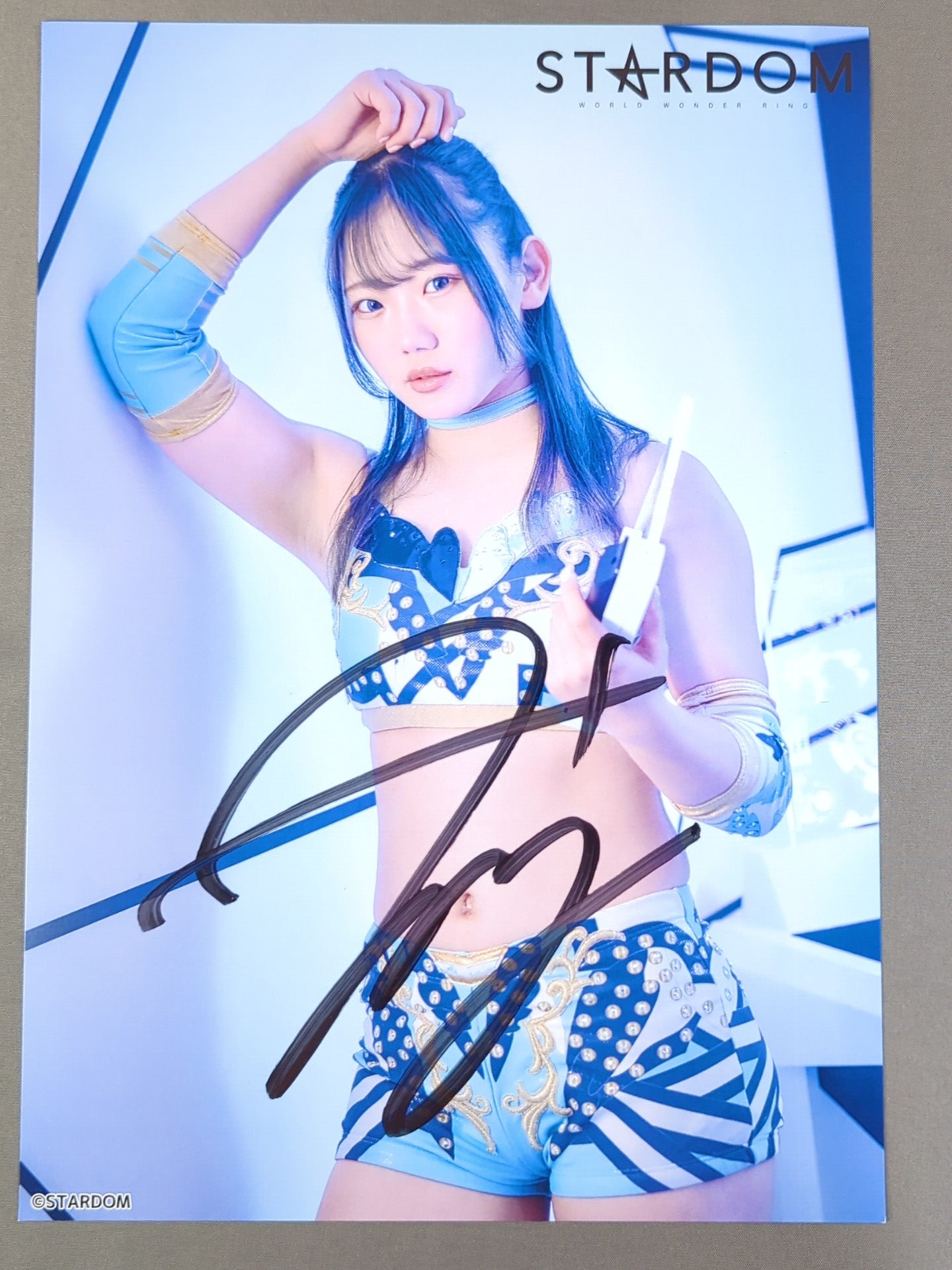 天咲光由 直筆サイン入り スターダムポートレート(L-8) – 闘道館