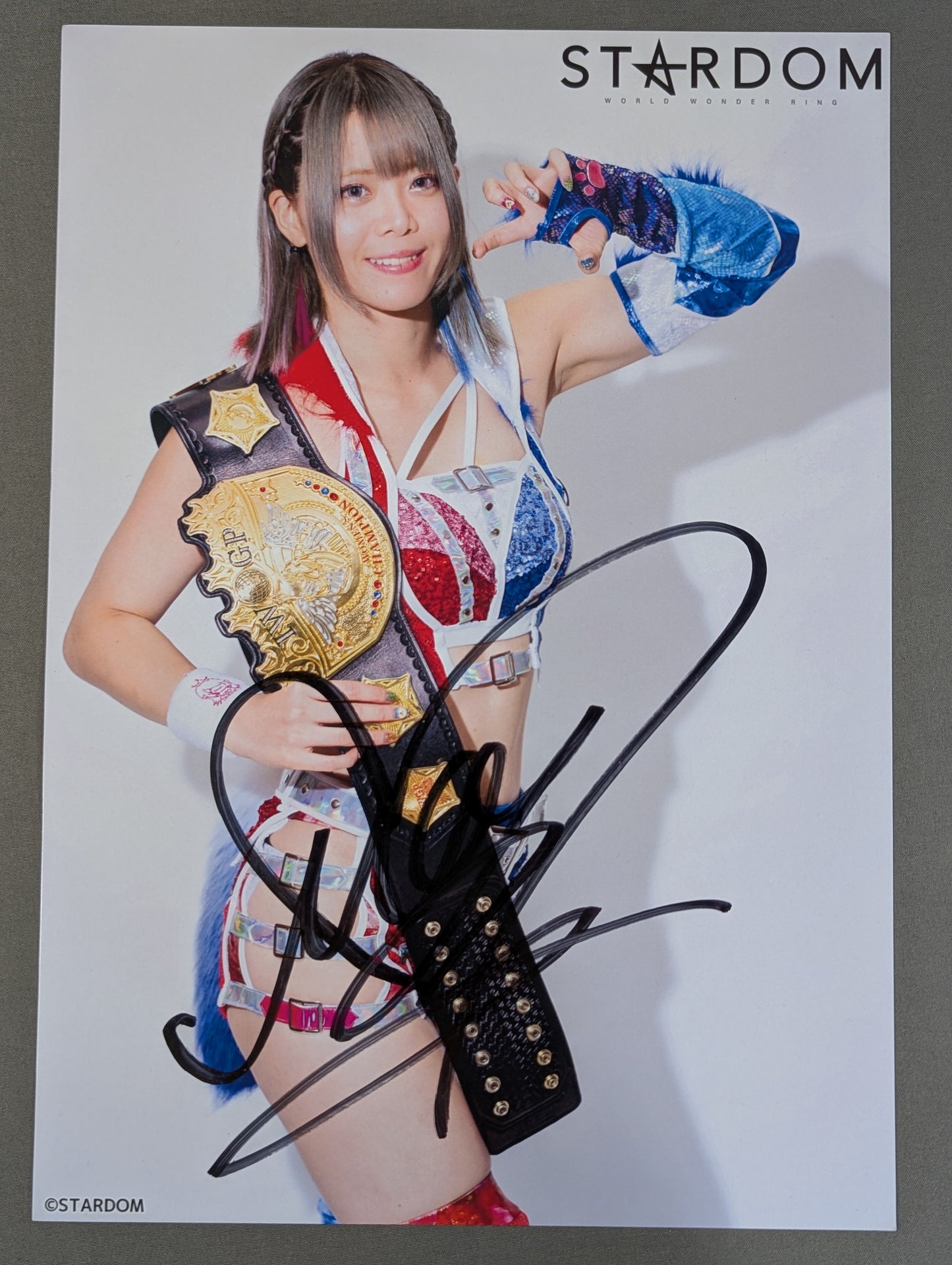 ★IWGP★ 岩谷麻優 直筆サイン入り スターダムポートレート(B-1)