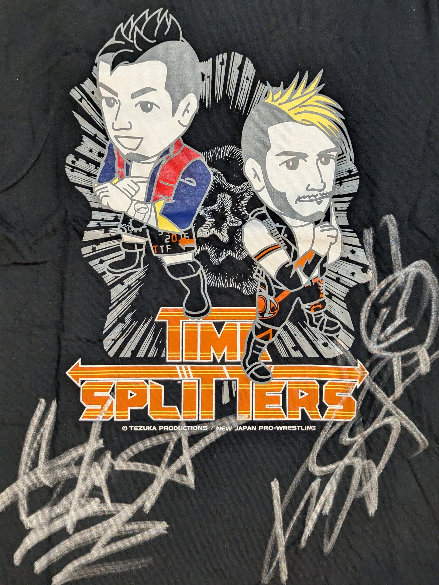 【KUSHIDA＆アレックス・シェリー 直筆Wサイン入り】タイムスプリッターズ×鉄腕アトム コラボTシャツ