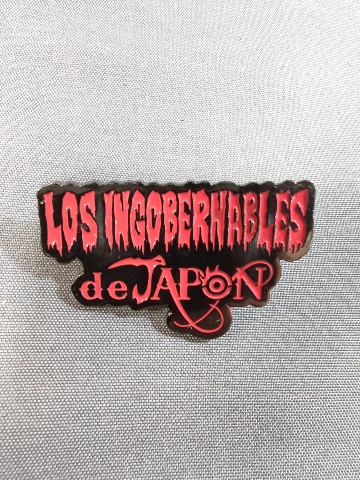 LOS INGOBERNABLES de JAPON ピンバッジ(レッド)