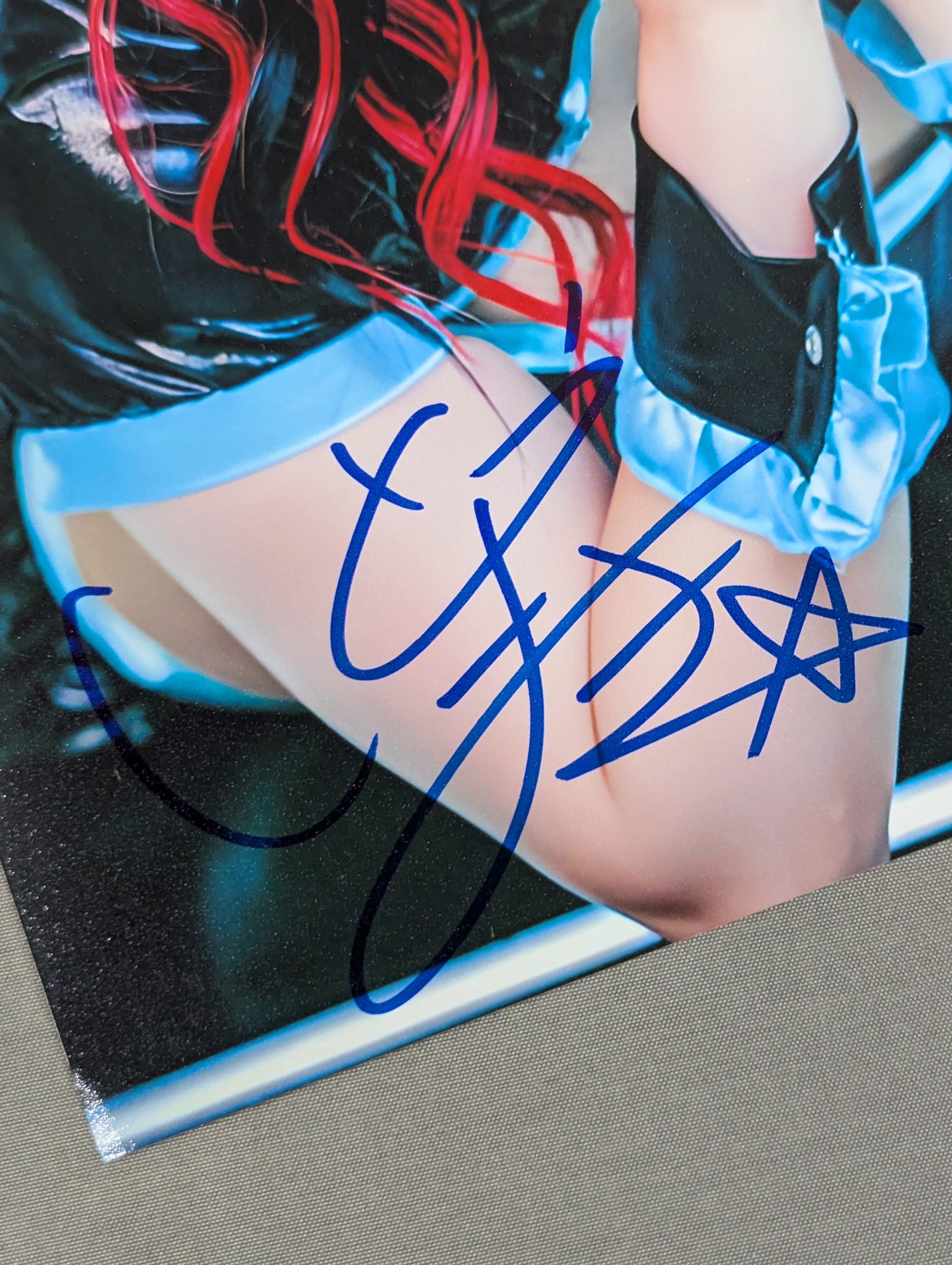 伊藤麻希 直筆サイン入り ポートレート( FU** YO*)② – 闘道館