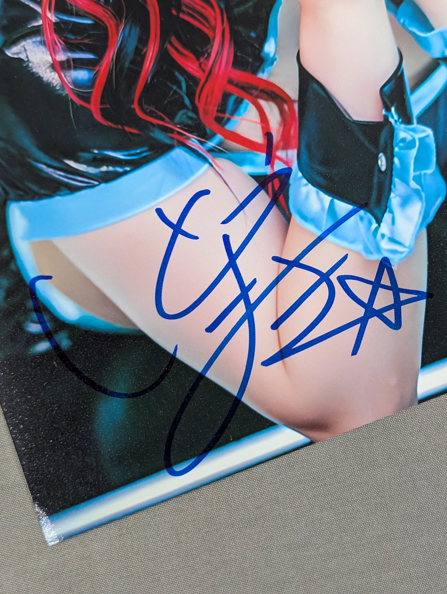 伊藤麻希 直筆サイン入り ポートレート( FU** YO*)②