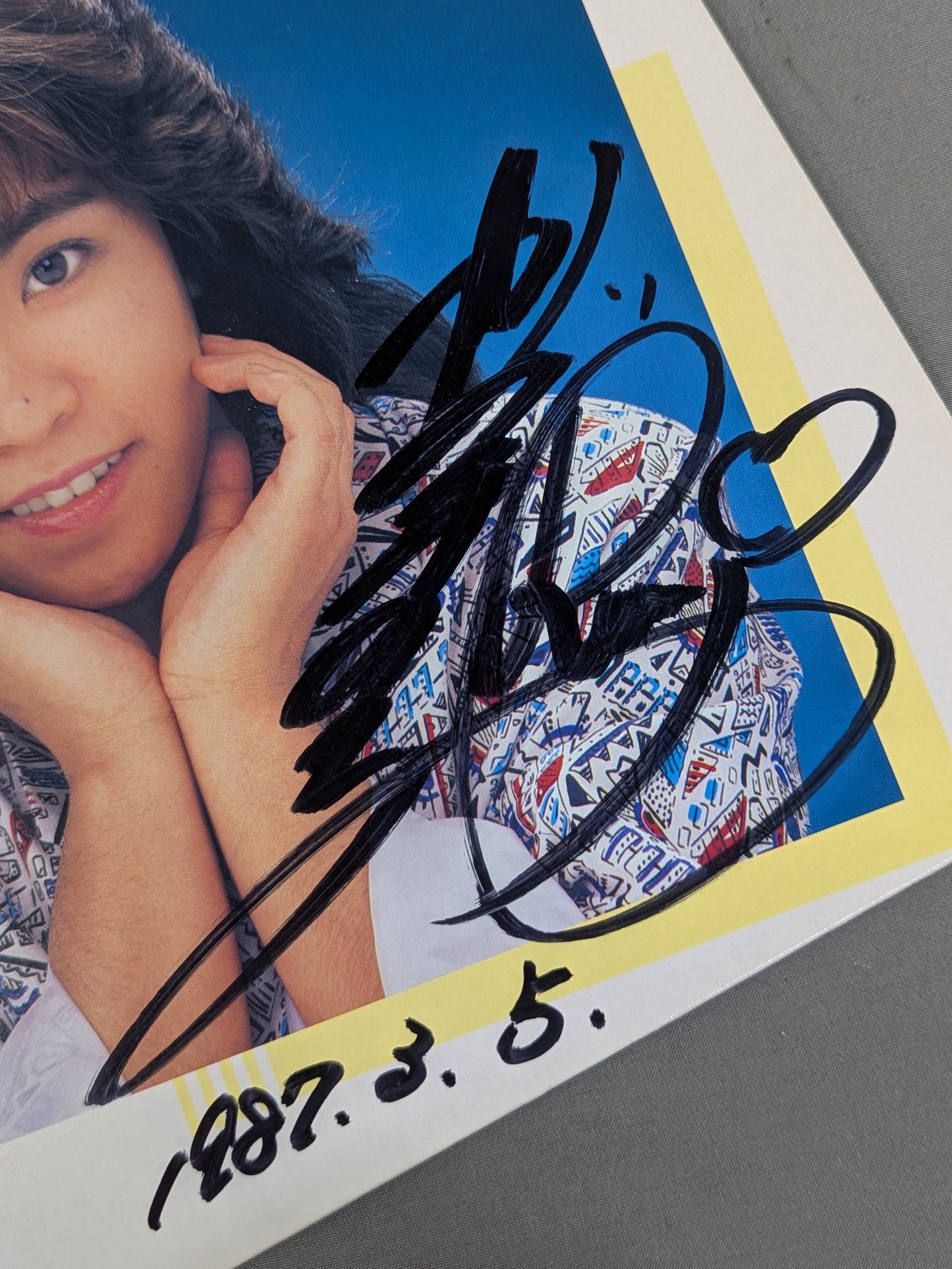 ★ Hand signed autograph ・TOSHIBA EMI cardboard with ★ urban meteor (horoscope magic) / Rumi Kazama