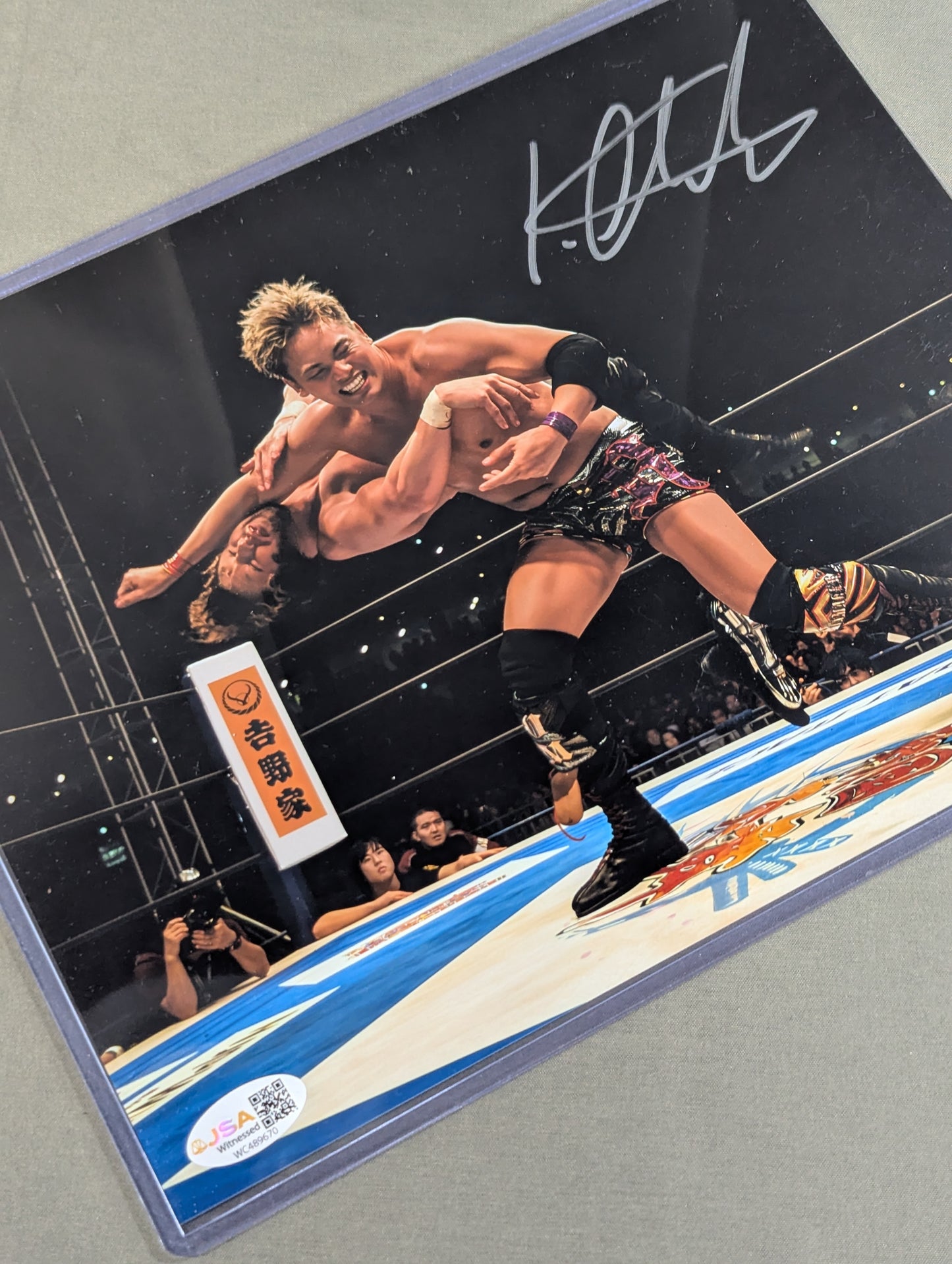 ★JSA★ Kazuchika Okada  hand signed autograph Pro-Photo (Rain Maker)