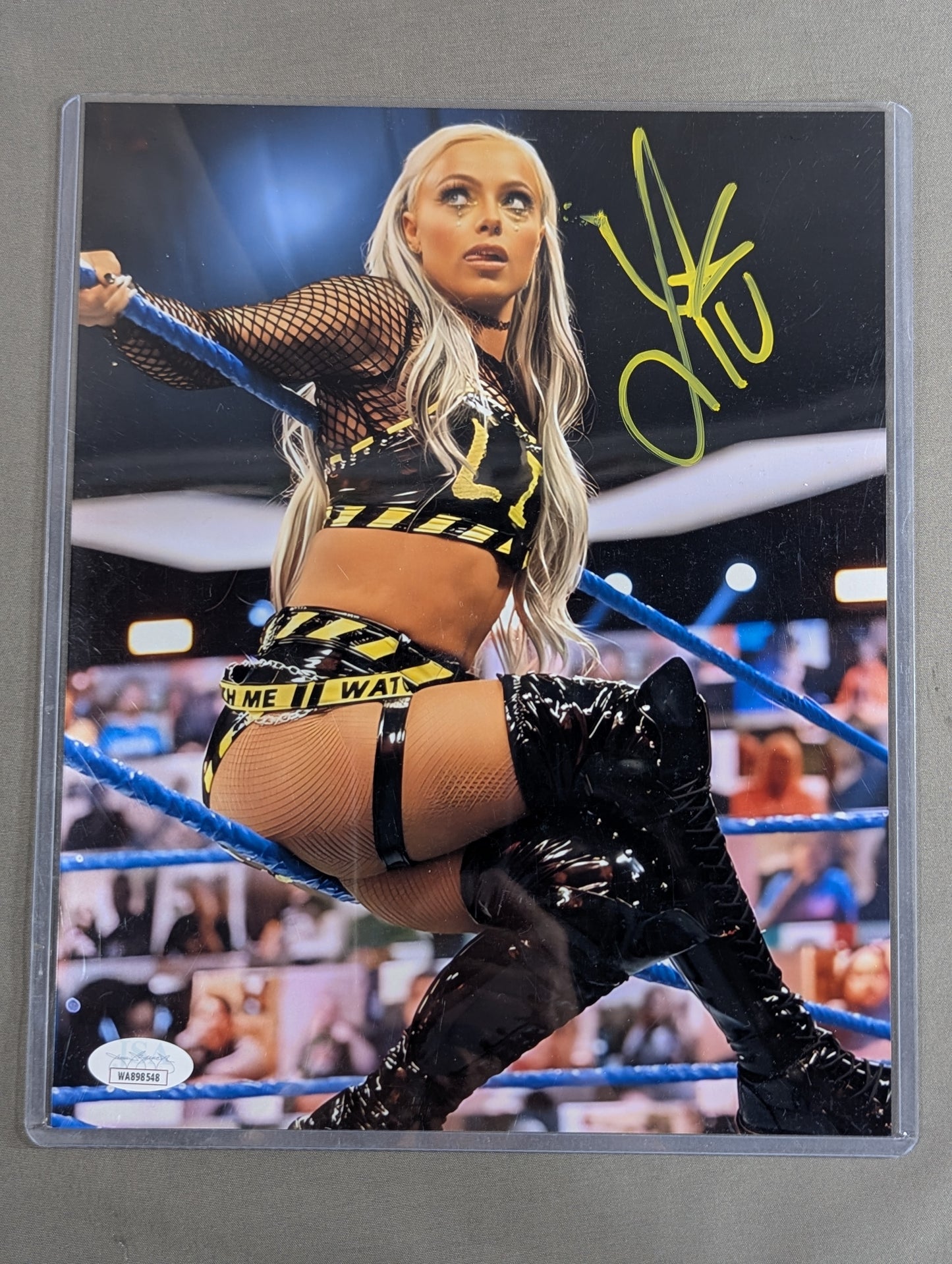 ★JSA★ Liv Morgan hand signed autograph Pro-Photo (Yellow)