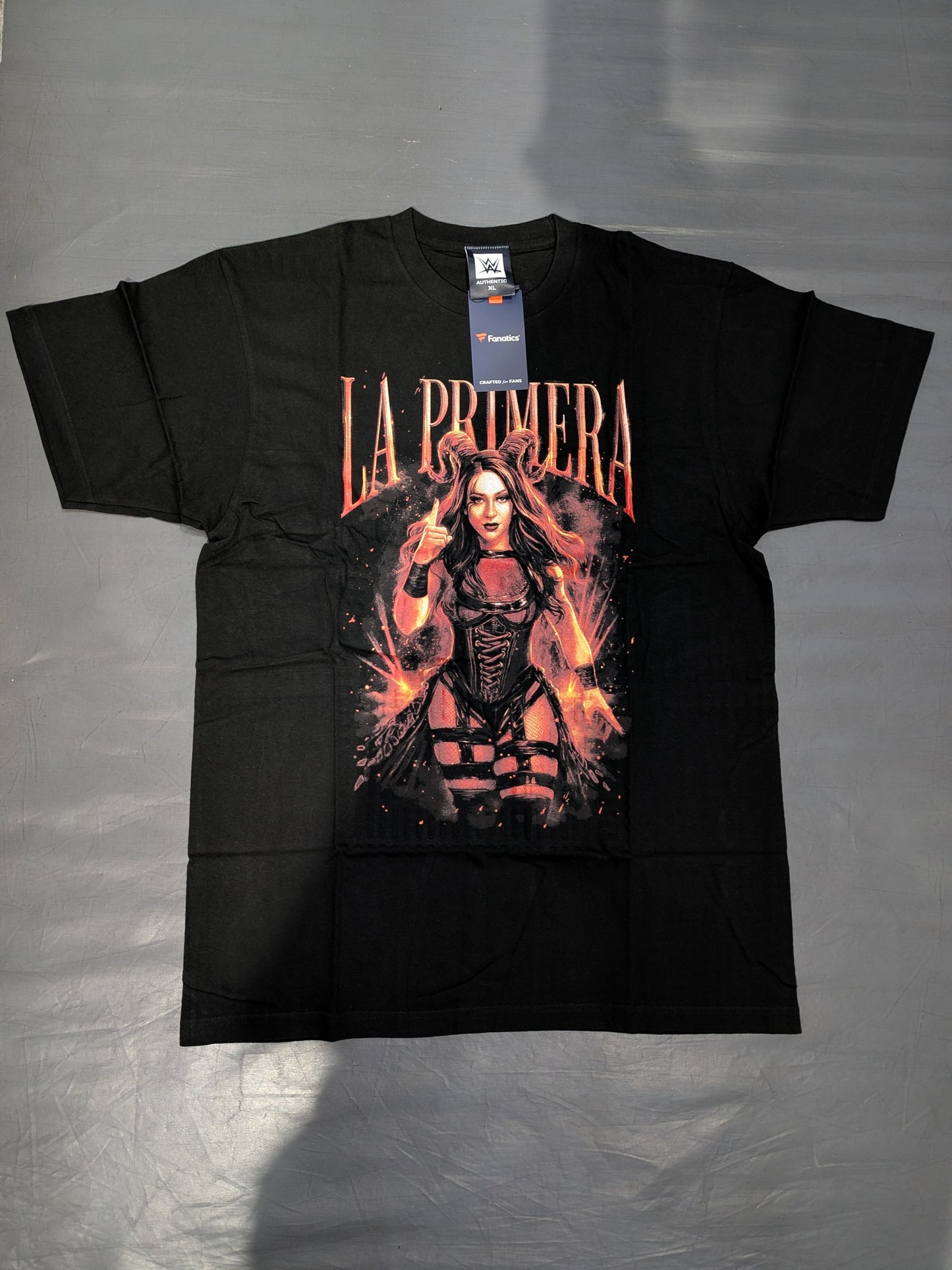 Stephanie Bakkel "LA PRIMERA" Picture T-Shirt (WWE (2020s) / Black)