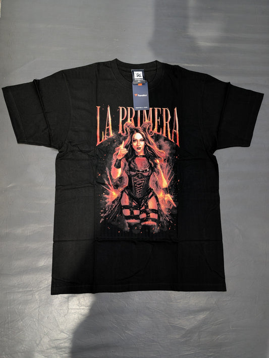 ステファニー・バッケル「LA PRIMERA」ピクチャーTシャツ(WWE(2020s) / ブラック)