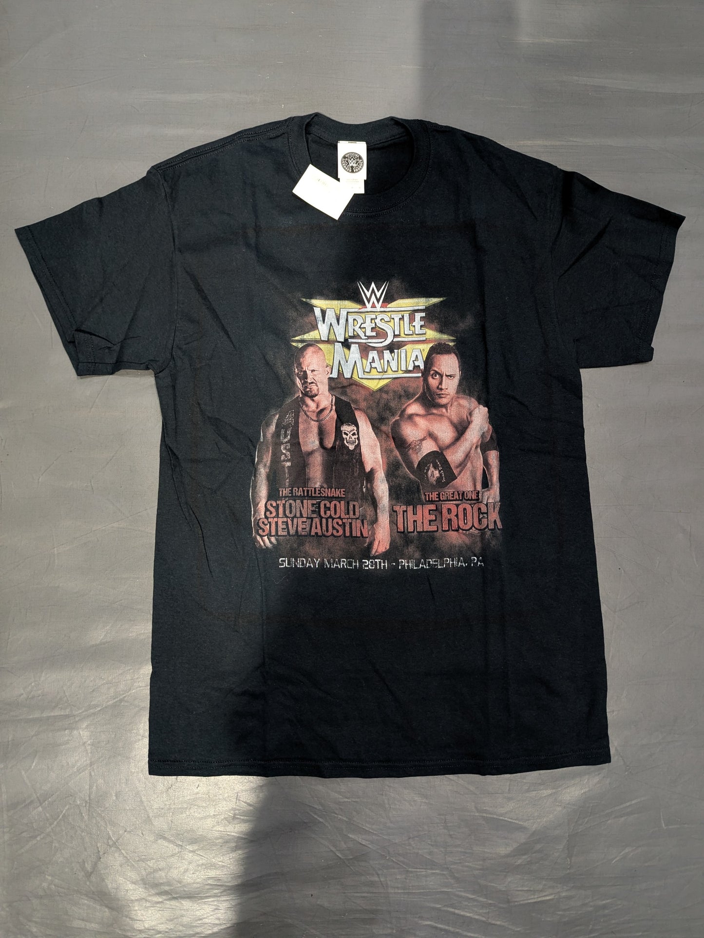 WrestleMania 15 'Stonecold Steve Austin vs The Rock' Picture T-Shirt (WWE (2010s, Reissue) / Black)