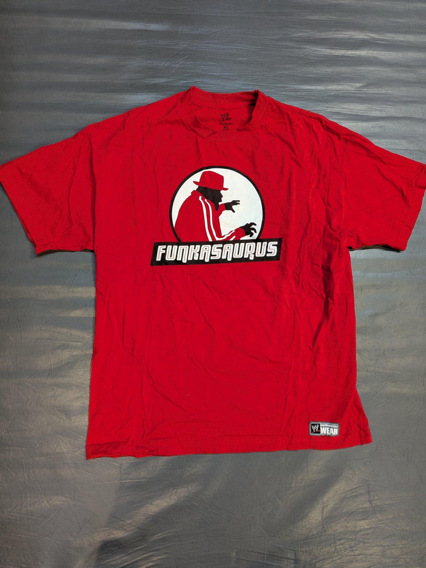 Broadus Clay 'FUNKASAURUS' T-shirt (WWE (2011) / Red)