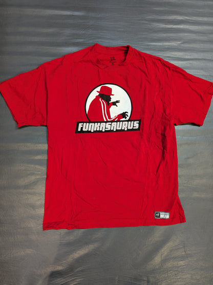 Broadus Clay 'FUNKASAURUS' T-shirt (WWE (2011) / Red)